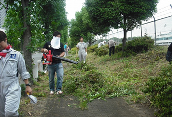 ２０１２年８月　南港北駐車場大掃除